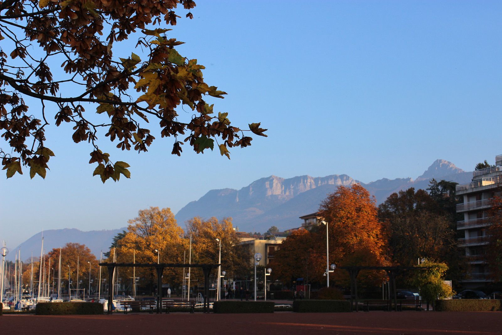 balade depûis le casino sur les bords du Lac Leman