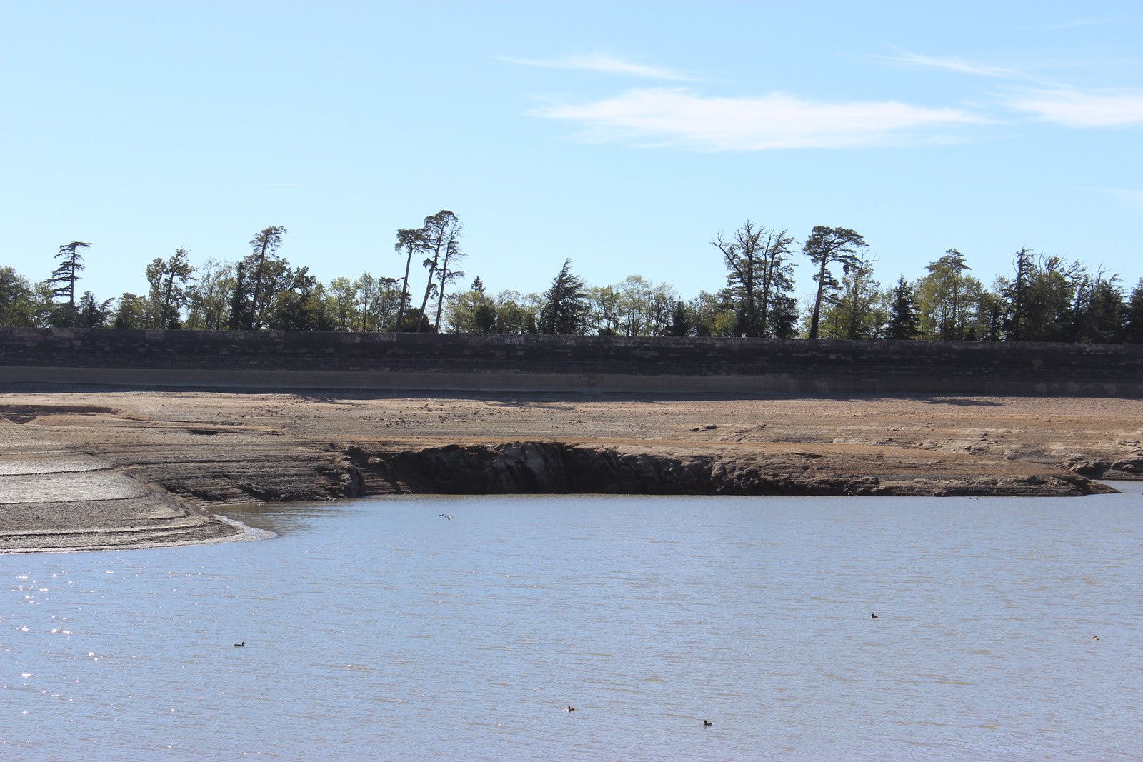 Le lac de Saint Ferreol vidé