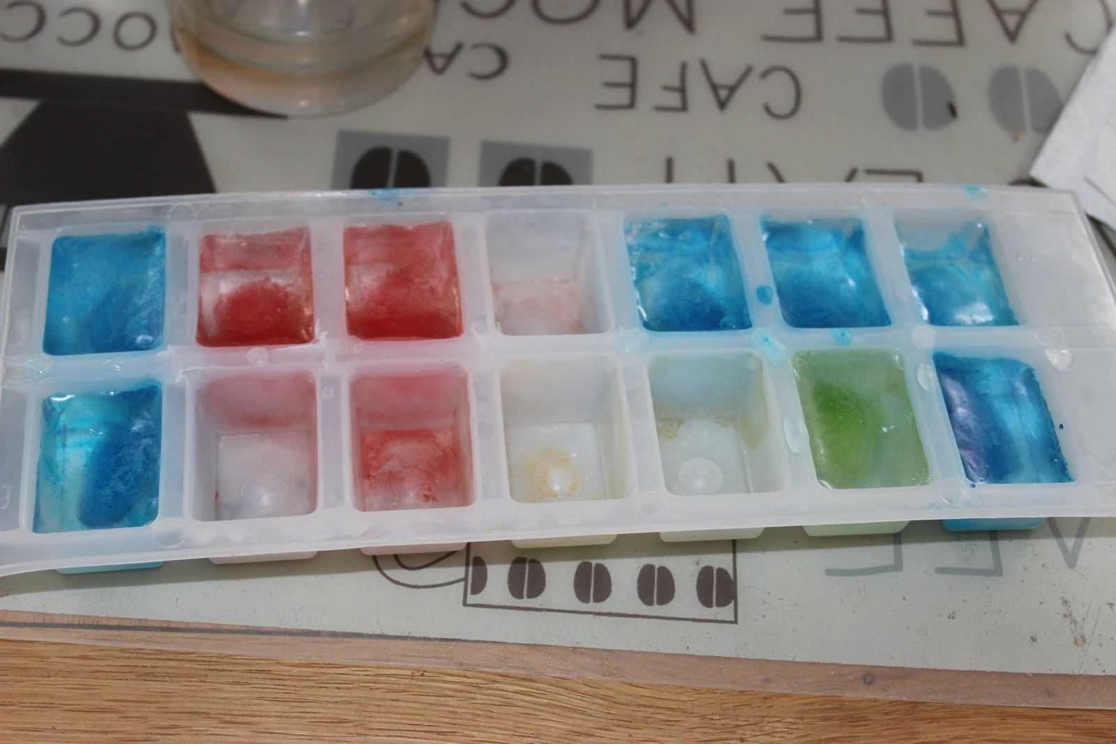 Mélange des couleurs avec des glaçons