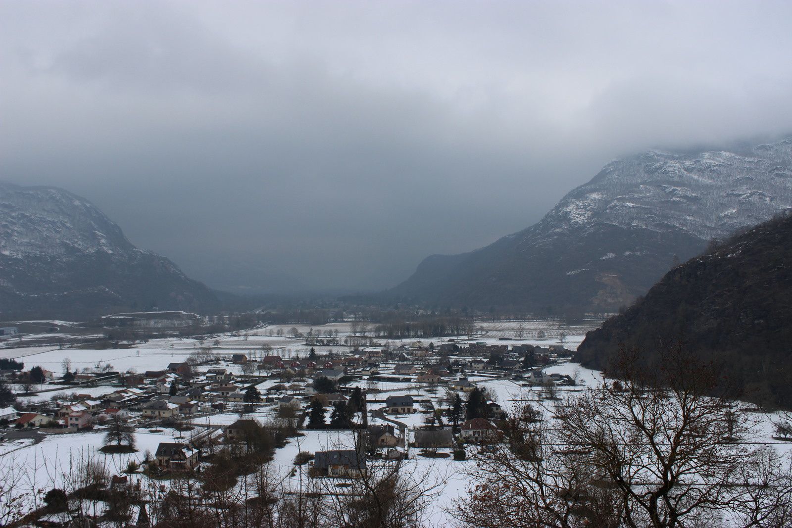 vue de Saint Béat et vue de la vallée depuis la tour à signaux