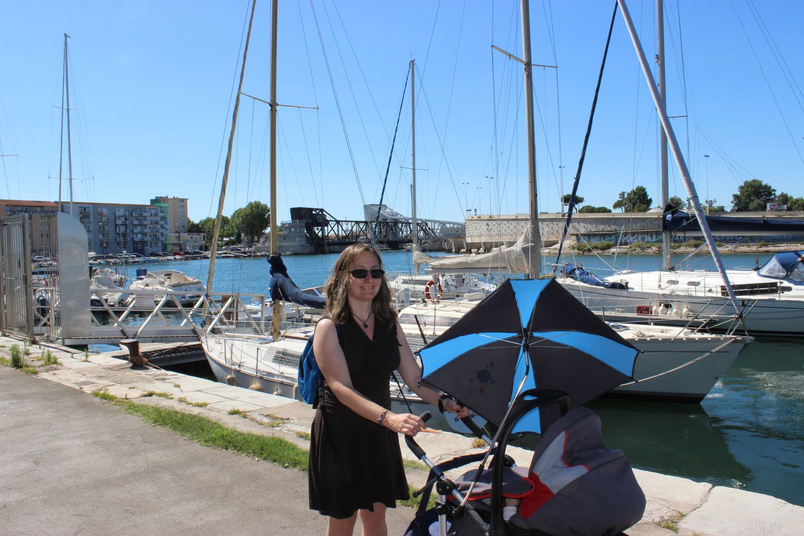 photo 1: le Vieux Port photo 2: le long des canaux (canal Latéral)
