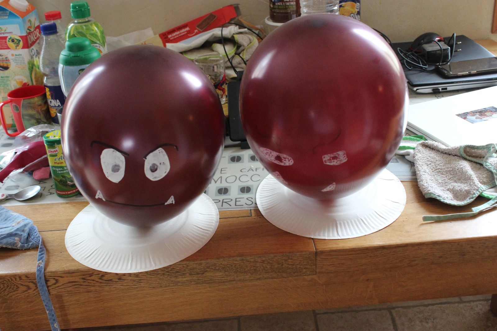 fabrication de ballons goombas avec une assiette en carton