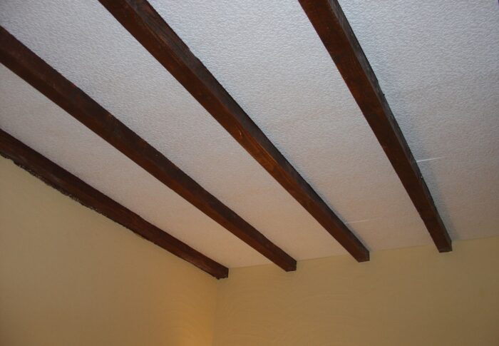 Aprés les murs, le plafond!