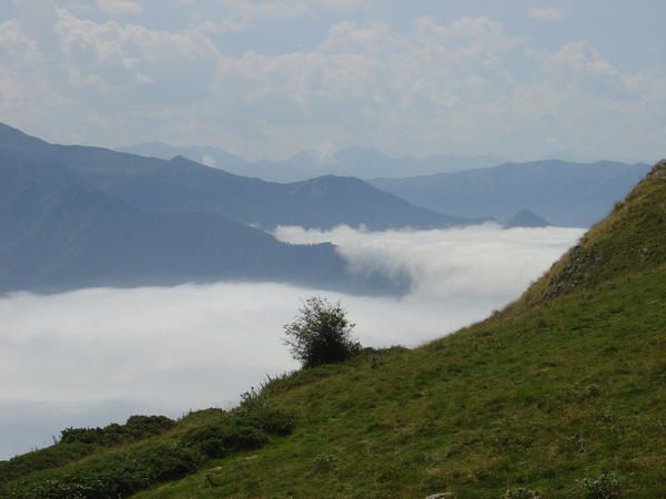 Mer de nuages au dessus du col de Menté